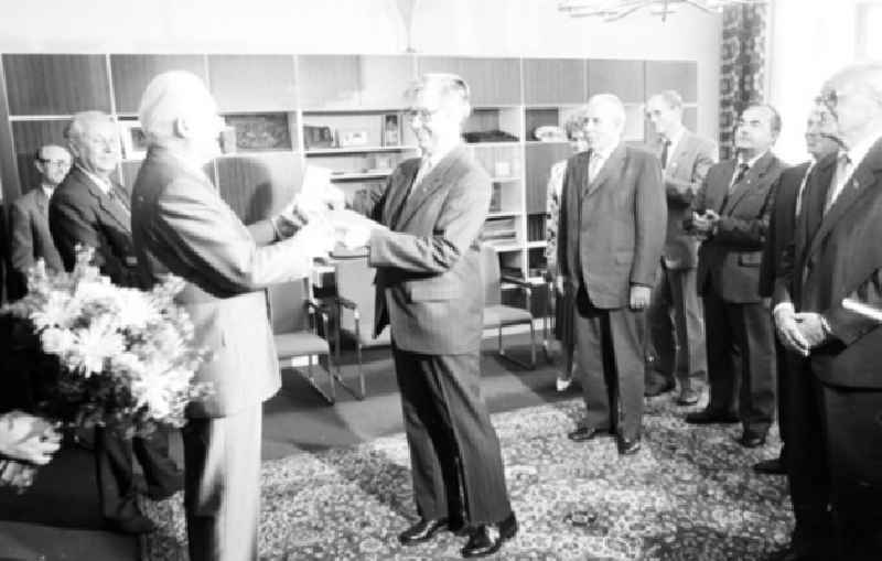 02.07.1986
Berlin, K DT erhält von Genosse Mittag Karl Marx - Orden zum 4