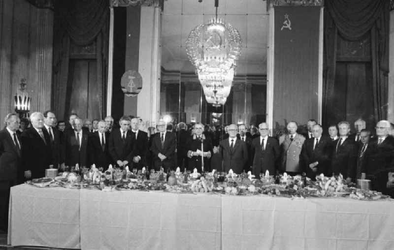 State act and reception with Erich Honecker, Egon Krenz, Guenter Mittag and the Soviet ambassador Pyotr Andreevich Abrassimov in the embassy of the USSR Soviet Union Unter den Linden in the Mitte district in Berlin, the former capital of the GDR, German Democratic Republic