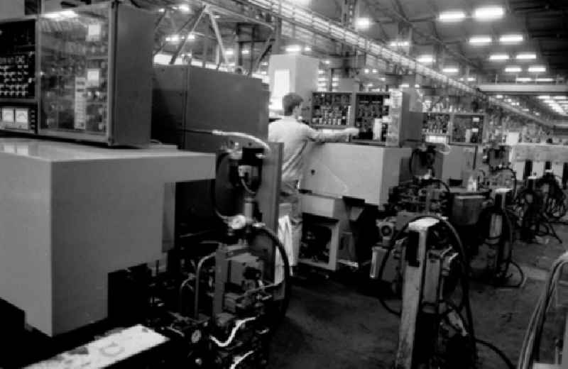 28.12.1987
Berlin
BWF - Marzahn
Endmontage - Innenrundschleifmaschine