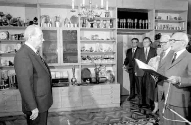 28.03.1987
Gen. Erich Honecker überbringt Glückwünsche zum 6