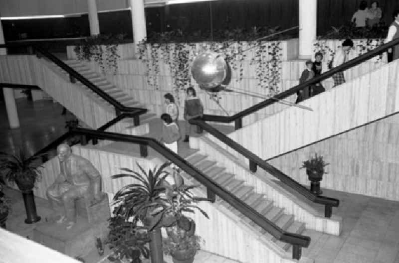 15.12.1986 Haus der Sowjetischen- und der Kulturwissenschaften.