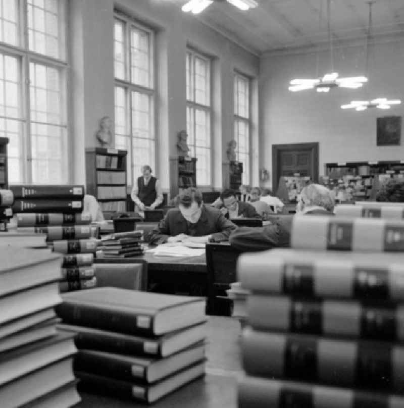 Januar 1973 Lesesäle in der Staatsbibliothek Berlin.