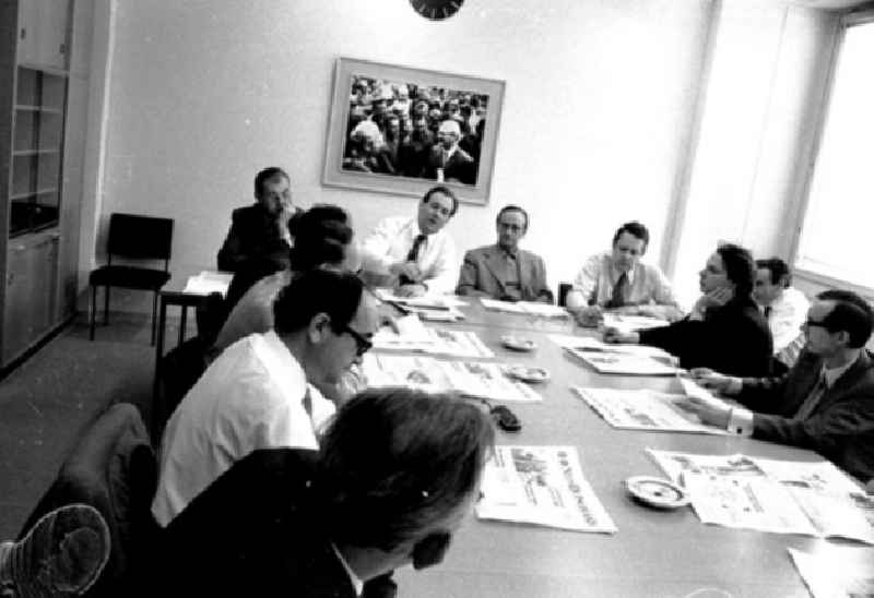 April 1973 Redaktionskonferenz mit Gen. Hermann für das Pressefest.