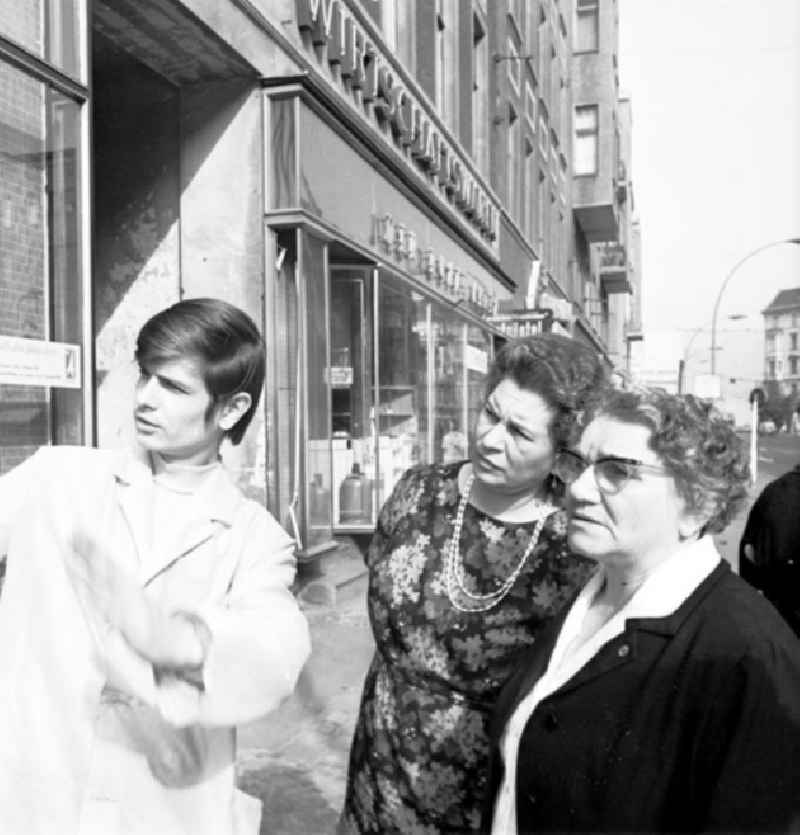 September 1969
Baustelle-Alex, Trümmerfrauen und Marie Beyer in Stadtmitte unterwegs.