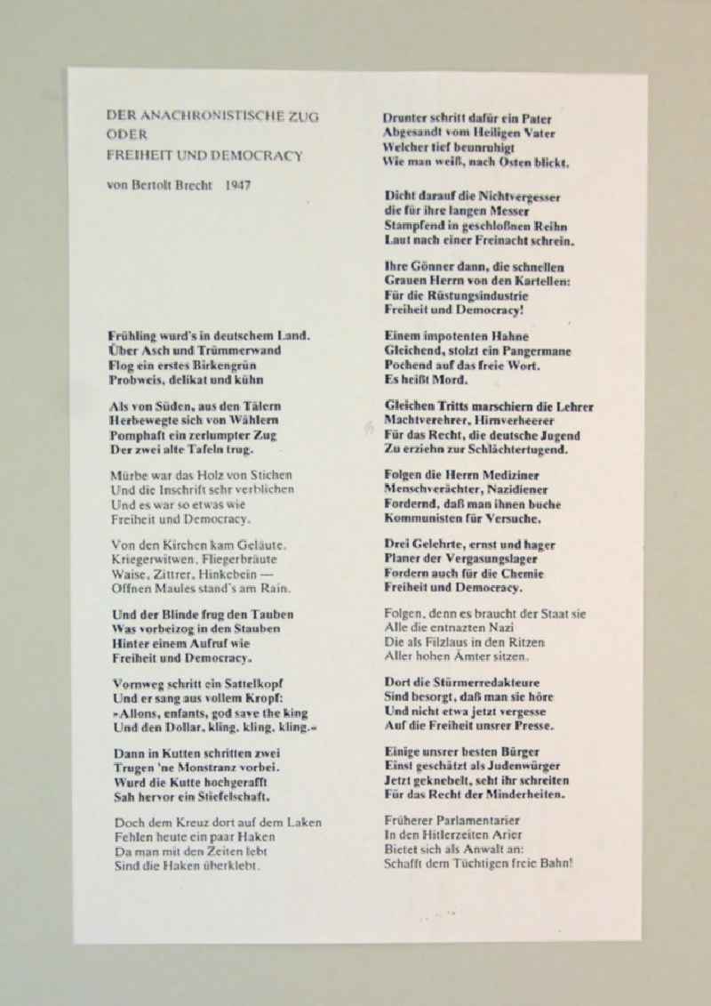 Gedicht Teil 1 'Der Anachronistische Zug oder Freiheit und Democracy' von Bertolt Brecht aus dem Jahr 1947, Grundlage für Herbert Sandbergs Zyklus 'Der anachronistische Zug' aus den Jahren 1982/83.