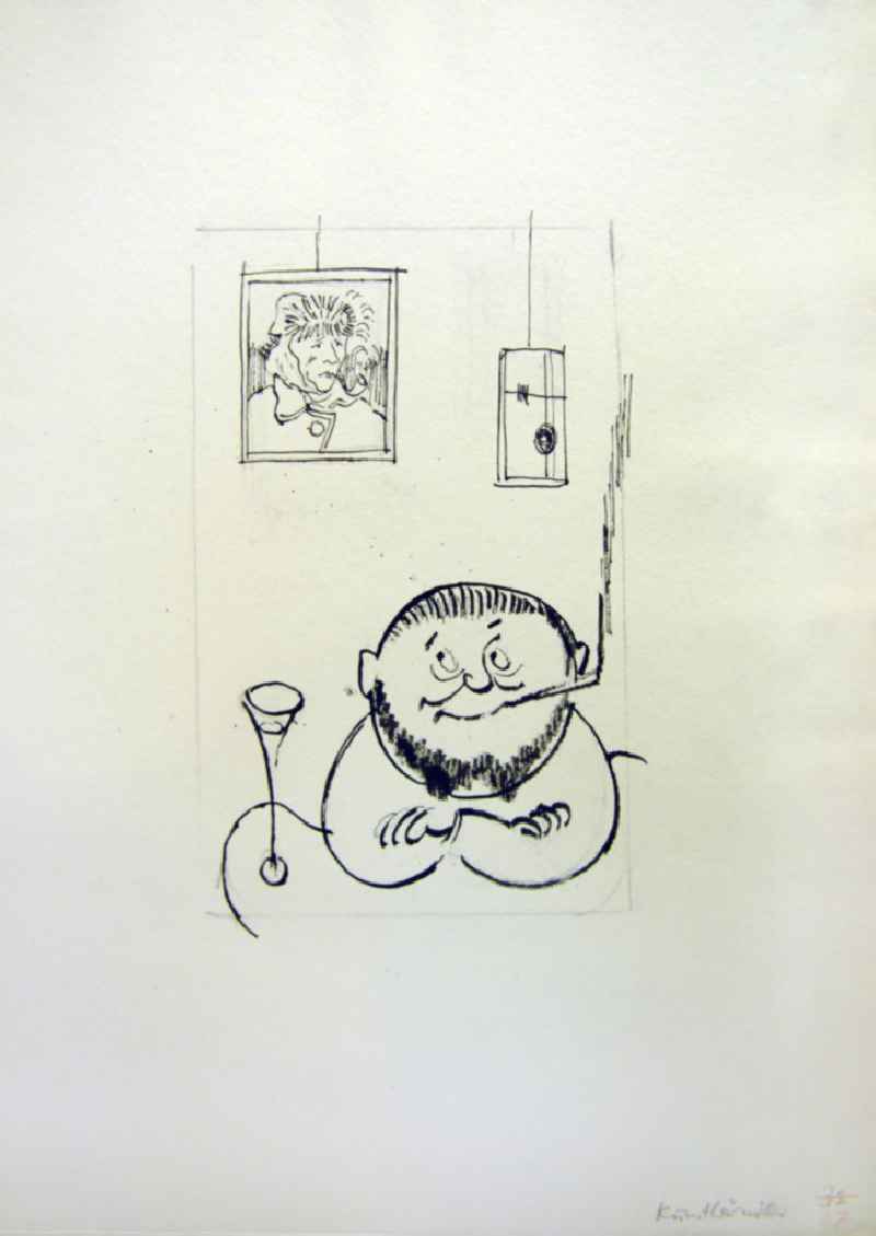 Zeichnung von Herbert Sandberg 'Kunsthändler', 13,5x21,2cm Feder. Ein Mann mit rundem Gesicht und Bart sitzt, raucht und hat die Arme verschränkt, vor ihm ein Glas Sekt, sein Blick geht nach links oben; links oben: ein Bild an der Wand, darauf: eine Person raucht Pfeife; rechts oben: ein Fenster.