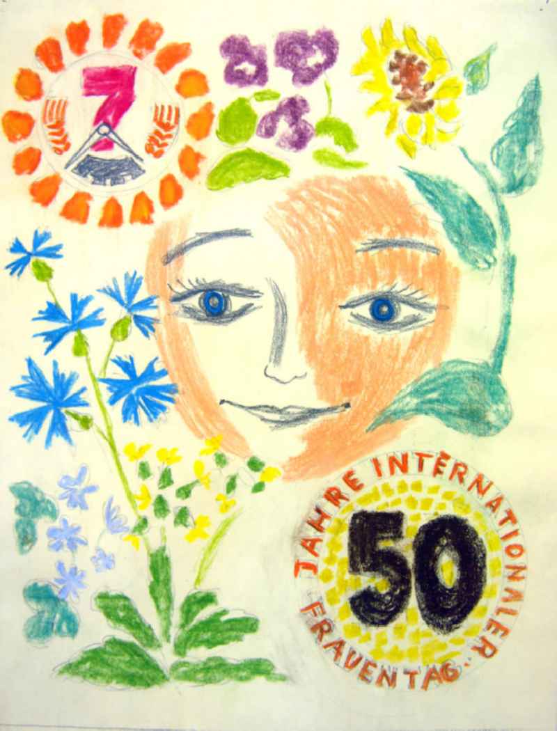 Skizze von Herbert Sandberg 'Skizze 2 für DFD' aus dem Jahr 1959, 30,6x39,5cm Bleistift und Kreide, handsigniert auf der Rückseite. Mittig: ein Gesicht mit blauen Augen; ringsherum: Blumen, z.B. Sonnenblume; links oben: eine Uhr mit einer '7' im Ährenkranz; rechts unten: Kreis (5