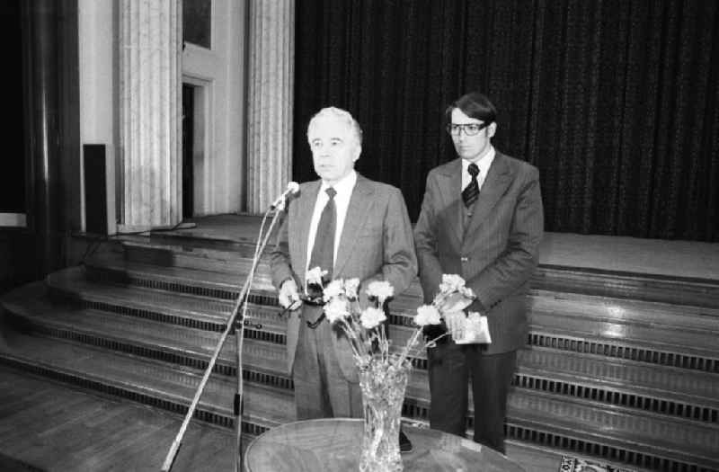 Empfang in der Botschaft der Sowjetunion (Union der Sozialistischen Sowjetrepubliken UdSSR) im Festsaal der Botschaft Unter den Linden in Berlin-Mitte durch den Botschafter in der DDR Pjoter Abrassimow.