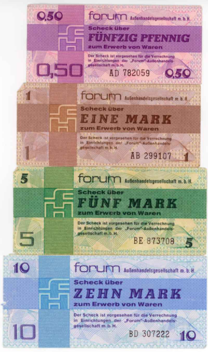 Forum-Schecks der DDR in der Stückelung von fünfig Pfennig, eine, fünf und zehn Mark. Als Forumscheck wurde in der DDR ein Zahlungsmittel bezeichnet, das von der Forum Außenhandelsgesellschaft m.b.H., einer 1976 gegründeten Tarnfirma des Bereichs Kommerzielle Koordinierung des DDR-Außenhandelsministeriums, ausgegeben wurde. Mit Forumschecks konnten DDR-Bürger in den Intershops einkaufen, dabei entsprach eine Forumscheck-Mark einer D-Mark. Nach Einführung dieser Schecks am 16. April 1979 war es den DDR-Bürgern verboten, frei konvertierbare Devisen zu besitzen, lediglich der Besitz von Forumschecks war erlaubt. Ziel dieser Regelung war es, die in die DDR eingeführten westlichen Valuten möglichst schnell abzuschöpfen. Um die Forumscheck-Regelung durchzusetzen, durften nur Nicht-DDR-Bürger im Intershop mit Devisen bar zahlen und mussten dazu den Reisepass vorzeigen. DDR-Bürger durften dies offiziell nicht und mussten das „Westgeld“ vorher in den Filialen der Staatsbank der DDR gegen Forumschecks einwechseln.