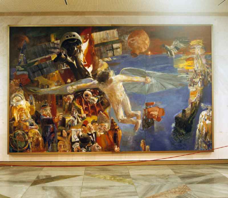 In den Foyers des Palastes der Republik in Berlin hängen mehrere großformatige Gemälde von 16 prominenten Künstlern und Malern der DDR, viele im Stil des Sozialistischen Realismus. Hier Blick auf das Wandbild 'Ikarus' von Bernhard Heisig.