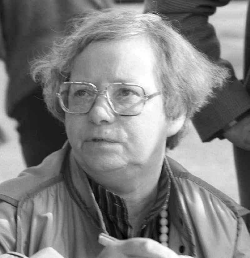 Die Schriftstellerin Wera Küchenmeister auf dem Schriftstellerbasar in Berlin.