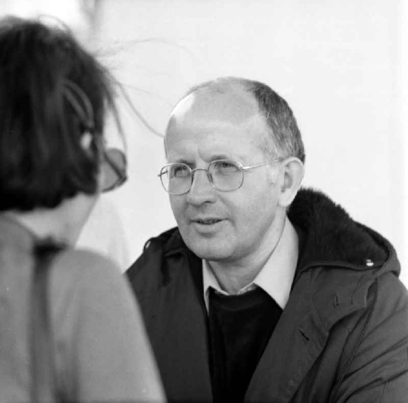 Der Schriftsteller Jürgen Leskien auf einem Schriftstellerbasar.