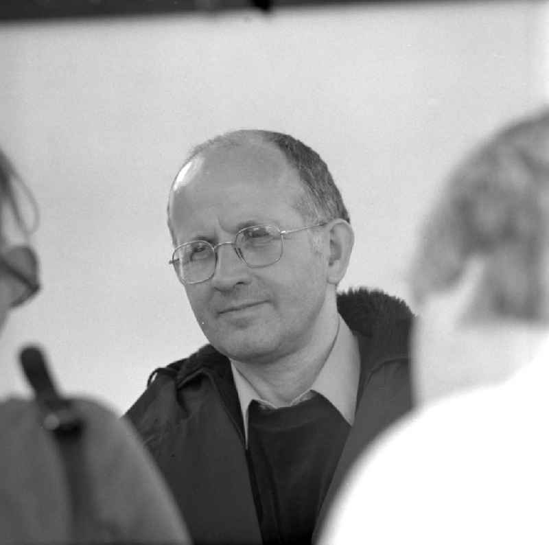 Der Schriftsteller Jürgen Leskien auf einem Schriftstellerbasar.