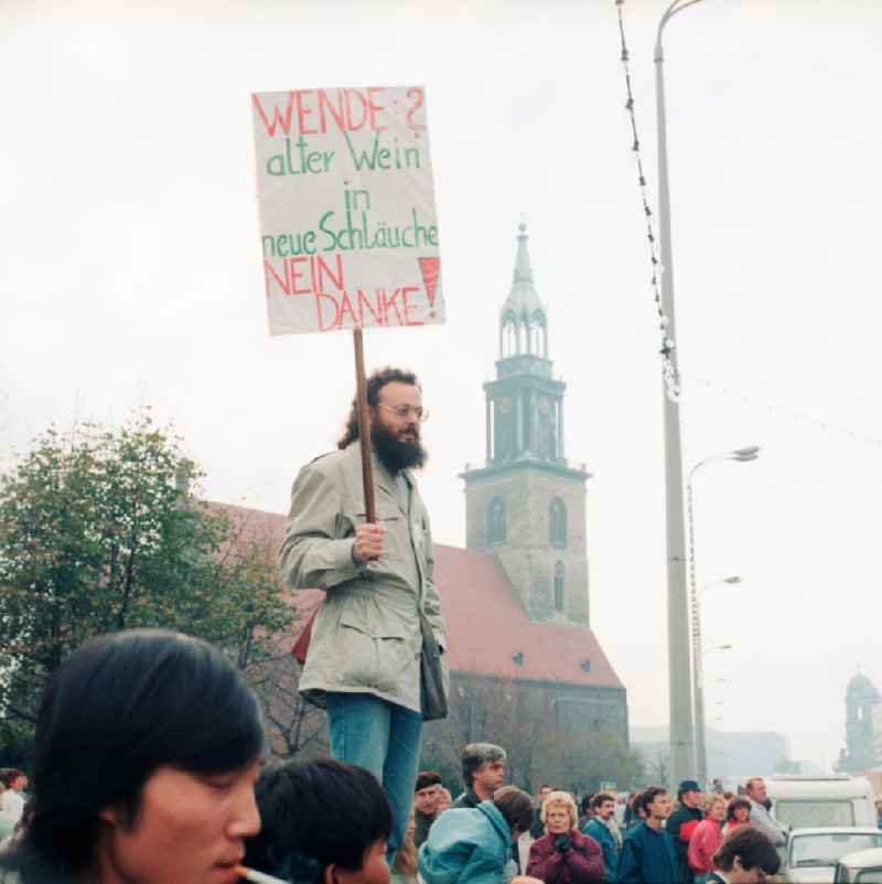 On 4 November demonstrated about a million GDR citizens for reforms at the street Karl-Liebknecht-Strasse near the Church of St. Mary