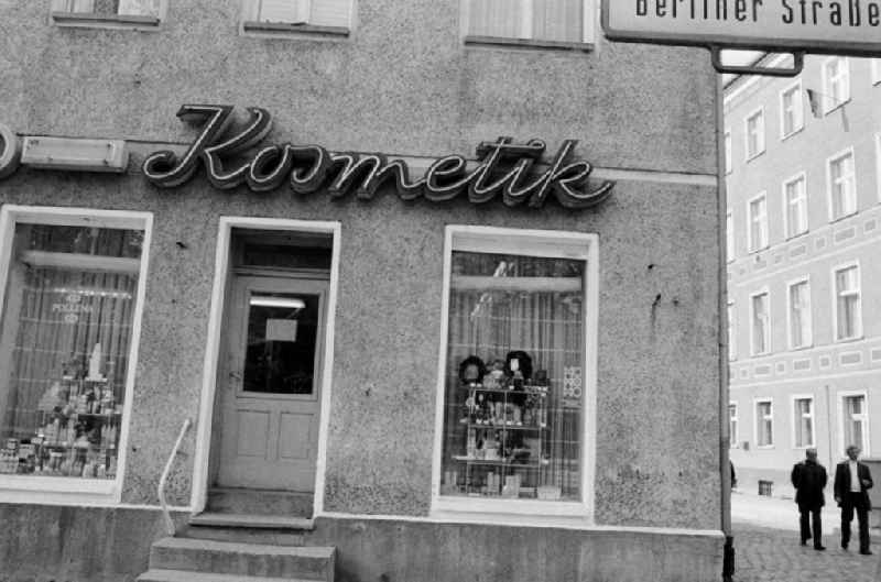 House front and Shopwindow for cosmetics store in the borough Berlin-Pankow or Prenzlauer Berg