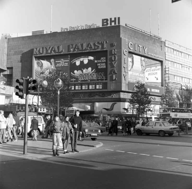 Cinema 'Royal Palast' in the Europacenter on Tauentziehnstrasse in Berlin - Charlottenburg. Here with the film announcement for “Batman”