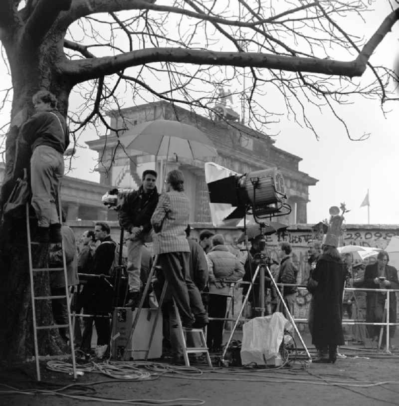Happening around the Brandenburg Gate shortly before the opening on the occasion of the Berlin Wall in November 1989 in Berlin. Members of the press waiting at barrier in front of the Brandenburg Gate