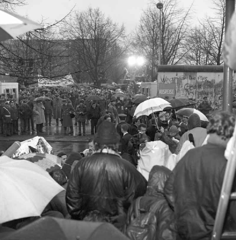 Happening around the Brandenburg Gate during the wall opening at the Berlin Wall fell in November 1989 in Berlin. View over Members of the press on crowds which pass through an open section of wall at the Brandenburg Gate
