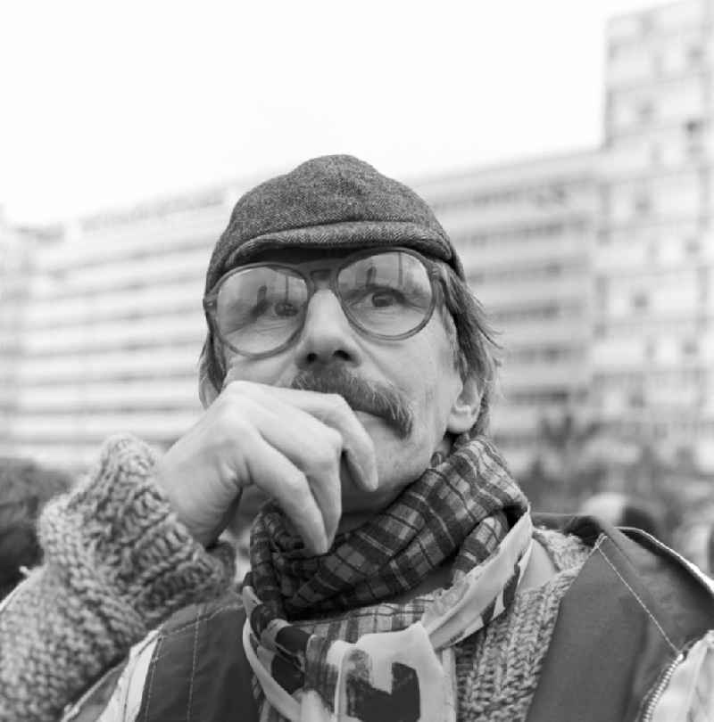 Peter Baumgart, mime performer at the Deutsches Theater. On 4 November 1989 came on the Alexanderplatz in Berlin with about a million subscribers to the largest demonstration in the history of the GDR