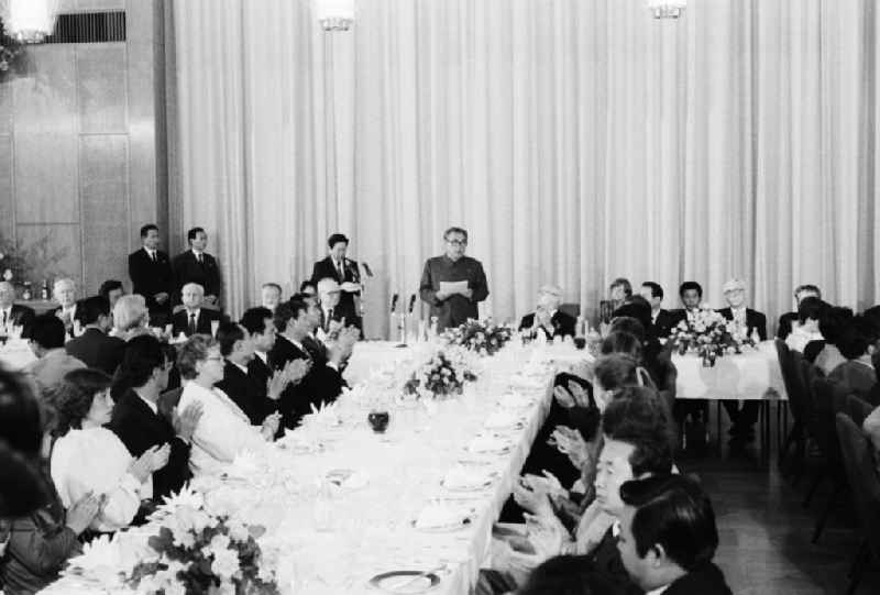 Reception in the office of the State Council on the occasion of the state visit of the President of the Democratic People's Republic of Korea (North Korea) Kim Il-     sung on the forecourt of the station Ostbahnhof in Friedrichshain in Berlin - capital of the GDR (German Democratic Republic)
