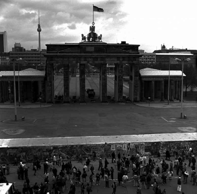 View of the Brandenburg Gate West Berlin to East Berlin