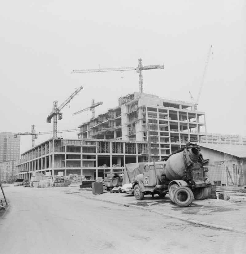 Construction of the Centrum department store at the Ostbahnhof in Berlin - Friedrichshain. Here is the largest and most modern Centrum department store in the GDR was built. Today it is one of the Galeria Kaufhof department store chain