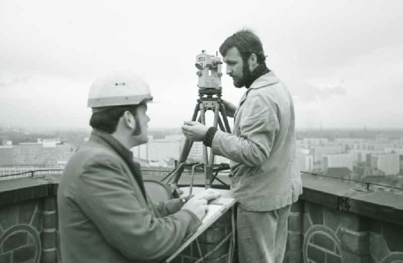 Two technical surveyor at work in Berlin