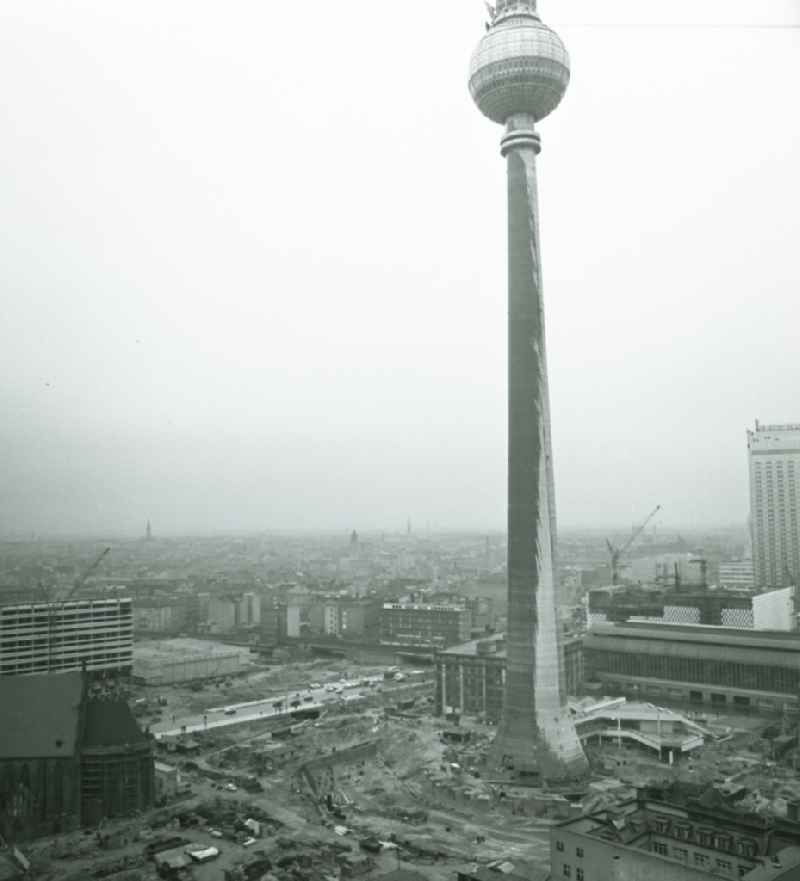 View of the construction site Alexanderplatz in Berlin-Mitte, inter alia, with the Hotel Stadt Berlin, Alexanderplatz station, the Berlin TV Tower and St. Mary's Church (right to left)