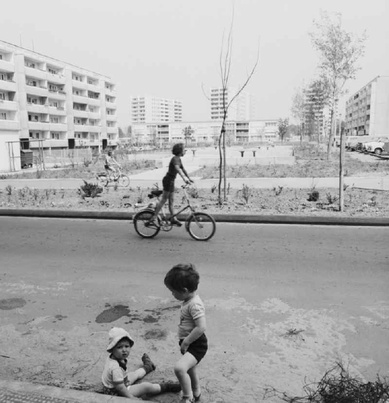 Children playing in the street, in the development area Berlin-Marzahn
