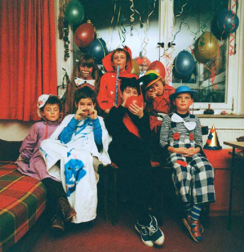 Group picture with disguised kids during carnival time in Berlin