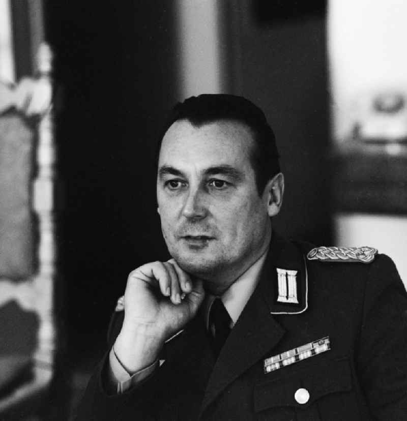 The writer Lieutenant Colonel Heinz Senkbeil in Berlin