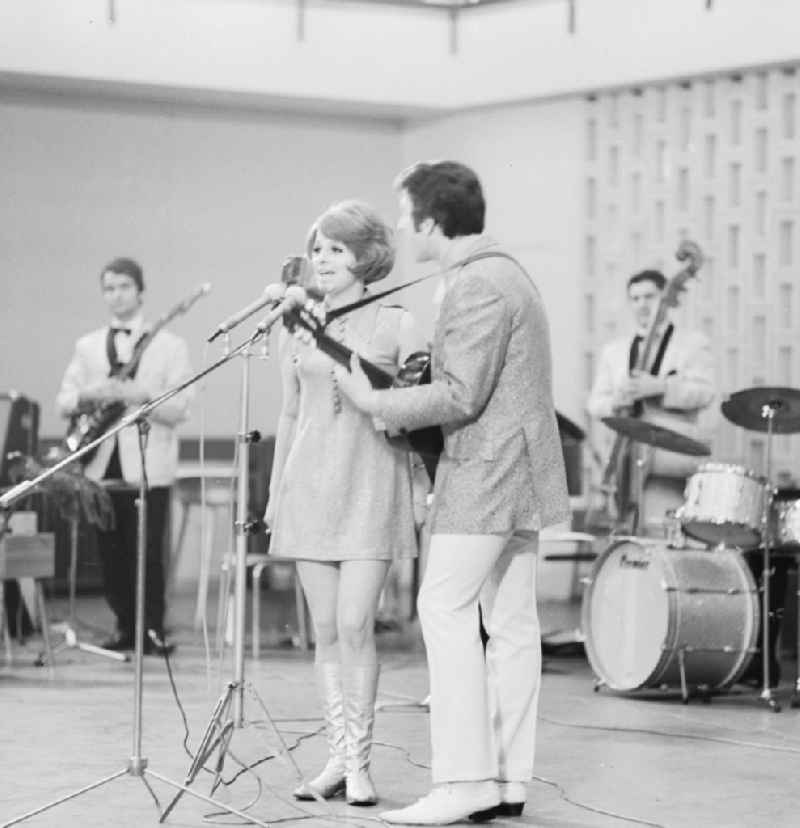 The singer, dancer and presenter Dagmar Frederic, born Dagmar Elke Schulz, with her duet partner Siegfried Uhlenbrock (1939 - 2
