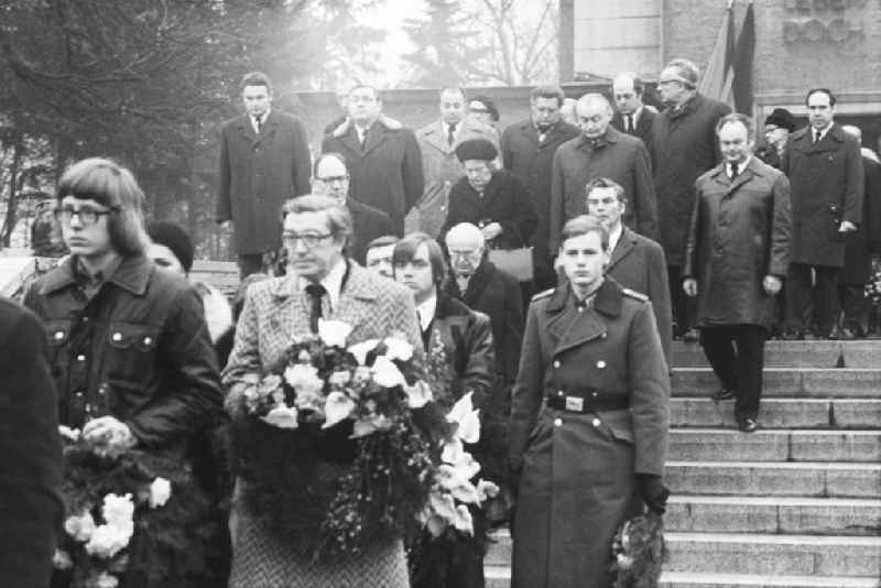 Burial of Friedrich Wilhelm 'Fritz' Selbmann (1899 - 1975), at the Central Cemetery Friedrichsfelde, also known as Socialists cemetery, in Berlin the former capital of the GDR, the German Democratic Republic. He was party official, minister and writer in the GDR