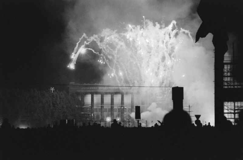 Closing ceremony and fireworks at the Marx-Engels-Platz in the Lustgarten to Pfingsttreffen the FDJ in Berlin, the former capital of the GDR, the German Democratic Republic