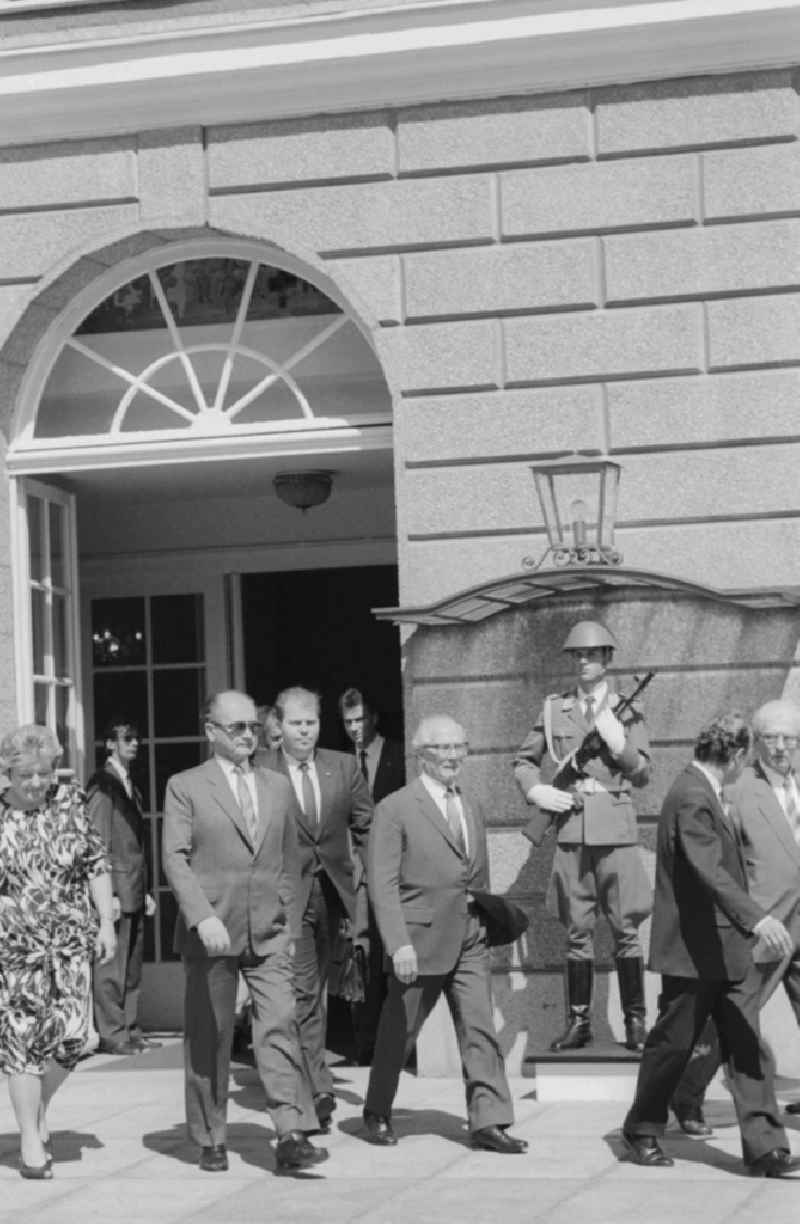 The Polish Prime Minister General Wojciech Jaruzelski in East Berlin (GDR) with his host, the state Erich Honecker in the palace Niederschoenhausen in Berlin, the former capital of the GDR, the German Democratic Republic