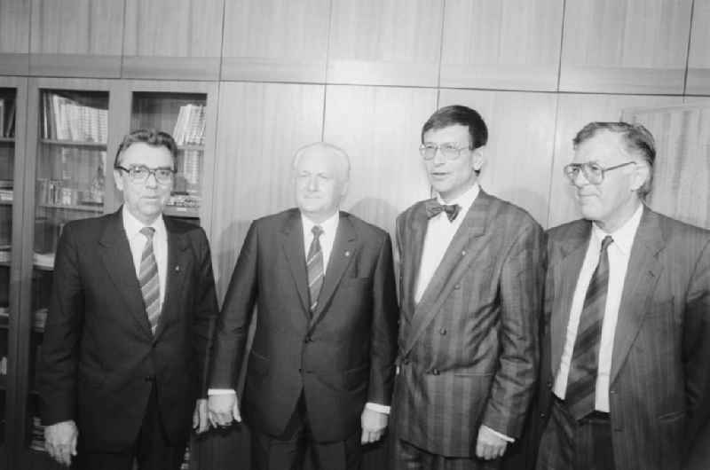 Guenter Mittag (2nd from left), member of the Politburo and secretary of the Central Committee of the SED, adjusting Representative of the Chairman of the Council of State, received the Federal Minister for Research and Technology of the Federal Republic of Germany, Dr. Heinz Riesenhuber (2nd from right), for an interview. Also present were Dr. Herbert Weiz (l.), Minister for Science and Technology and Deputy Chairman of the Council of Ministers, and the Head of the Permanent Mission of the FRG in the GDR, Dr. Franz Bertele (r)