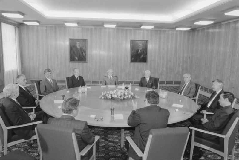 Council meeting of economy Secretaries for Mutual Economic Assistance (CMEA), at the round table, in the Central Committee (ZK) of the SED in Berlin, the former capital of the GDR, the German Democratic Republic