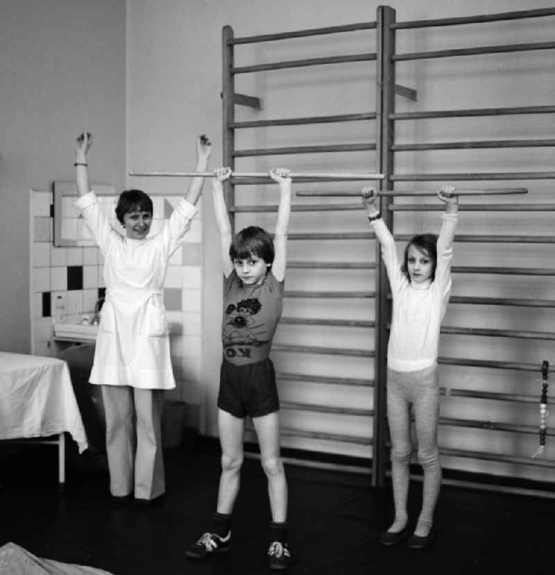 Children in orthopedic gymnastics in the Children's Clinic in Klinikum Berlin-Buch in Berlin, the former capital of the GDR, the German Democratic Republic
