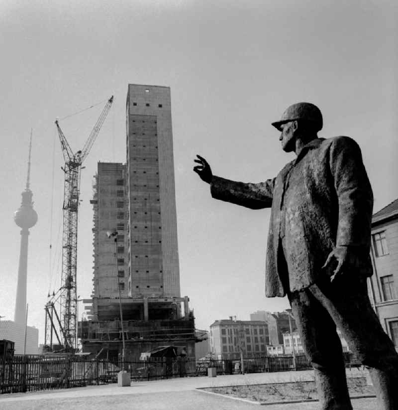 Establishment of the 'House of the Berlin publishing house' in Berlin, the former capital of the GDR, the German Democratic Republic. Near the corner of Karl-Liebkknecht Hirtenstrasse street is a bronze sculpture by Gerhard Thieme called 'The Worker'. The sculpture was dedicated to the heroic 'builders contributed capital'. In the vernacular it is called 'Goldfinger'
