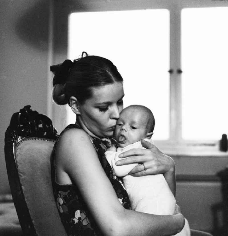 The actress Heidemarie Wenzel with her son in Berlin, the former capital of the GDR, German Democratic Republic