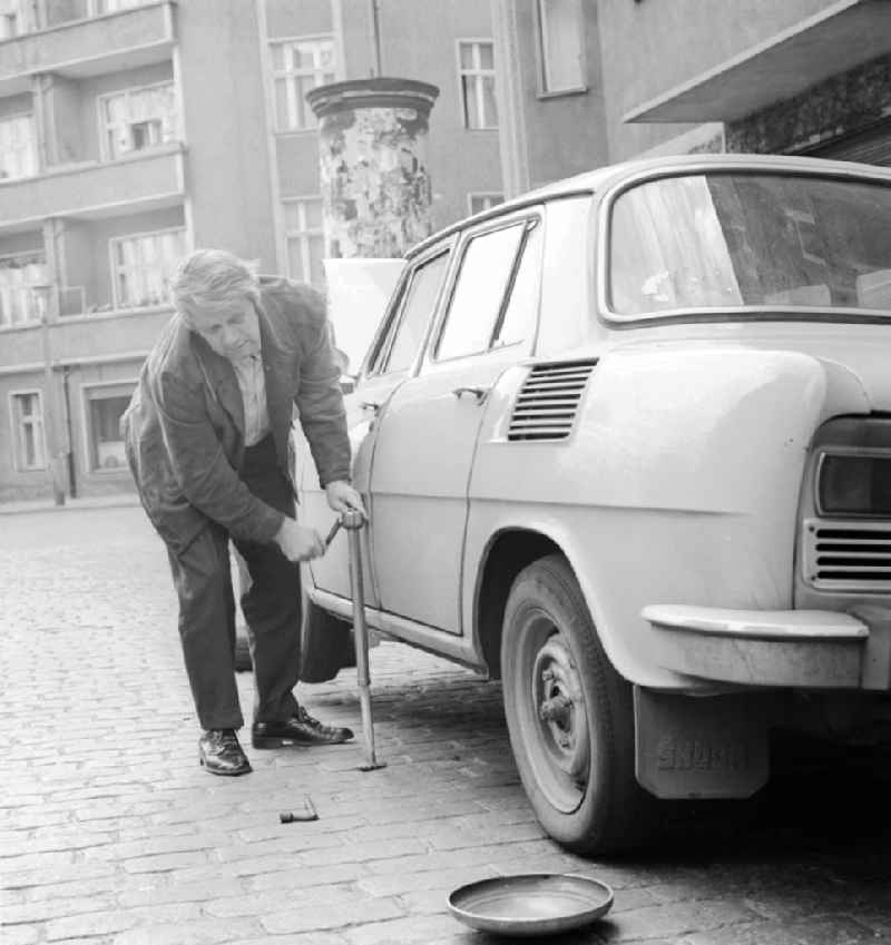 The actor Peter Borgelt (1927-1994) repaired on the road his car in Berlin, the former capital of the GDR, German Democratic Republic