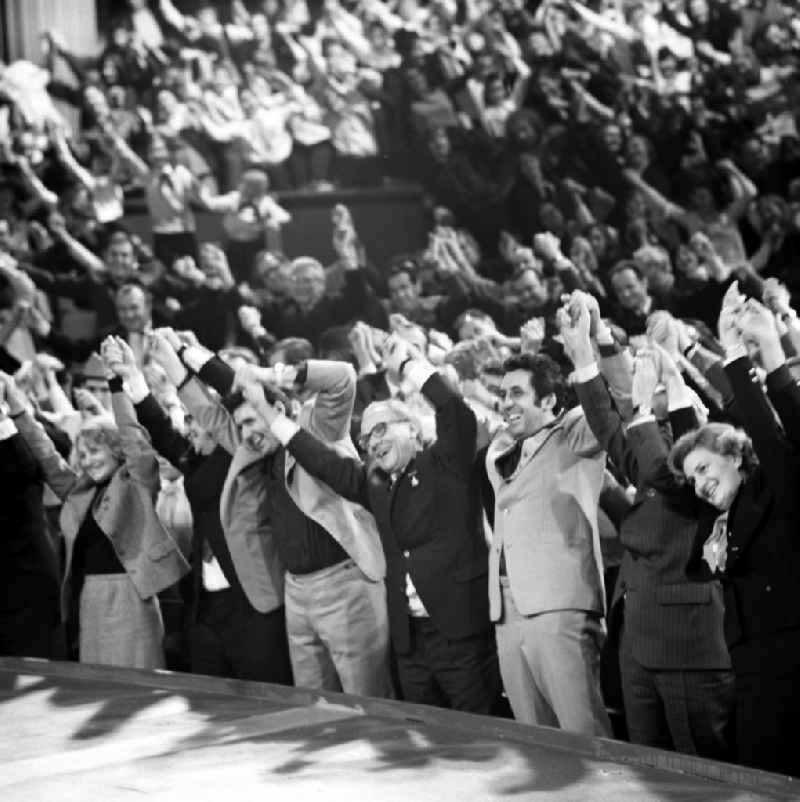 Guenther Jahn (front row l - r ) , Erich Honecker , Egon Krenz and other functionaries of the GDR party and government leaders move with arms raised hand in hand with the music during the solemn ceremony marking the 25th pioneer birthday in the old Friedrichstadtpalast in Berlin, the former capital of the GDR, German Democratic Republic