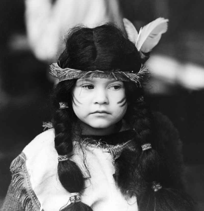 Small child dressed as Indians in Berlin, the former capital of the GDR, German Democratic Republic. Here the children's theater on the occasion of the great rock the summer of 1988, among other things on the Isle of Youth in Berlin - Treptow