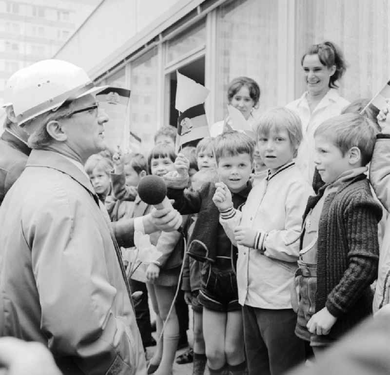 Erich Honecker, secretary general of the central committee ZK of the SED socialist united party of Germany and chairpersons of the council of state visited building sites and kindergarten facilities of the house building of combine in the Amtsfeld - today Allende Viertel - in Berlin - Koepenick, the former capital of the GDR, German democratic republic