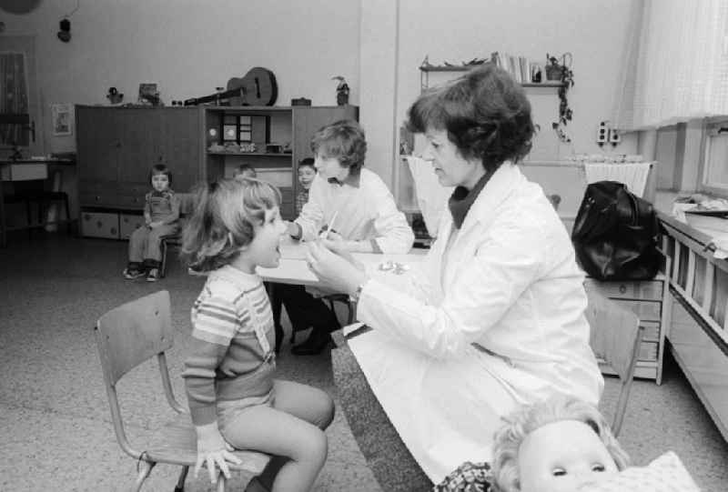 Dental-medical precaution investigation in the nursery school in Berlin, the former capital of the GDR, German democratic republic