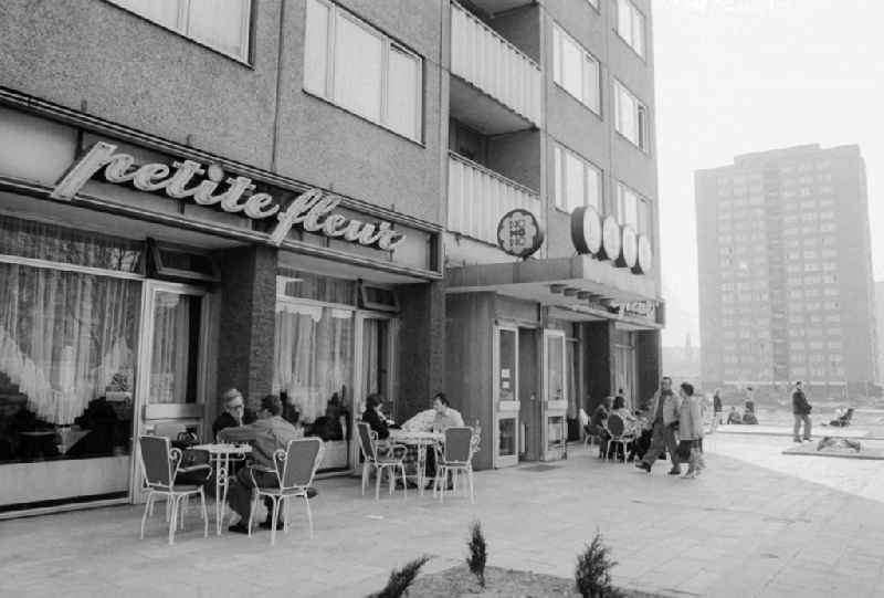 The cafe 'petite fleur' the HO (trading organisation) in the Frankfurt avenue in Berlin, the former capital of the GDR, German democratic republic