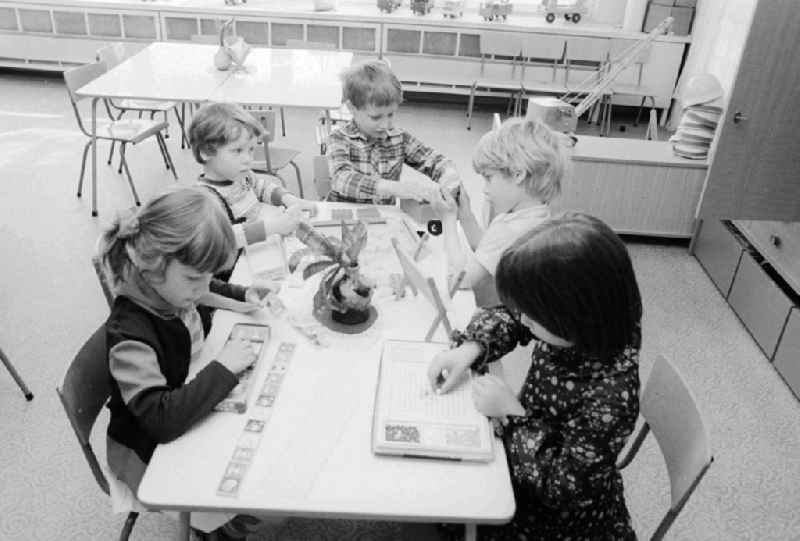 Employment, playing time in the kindergarten in Berlin, the former capital of the GDR, German democratic republic