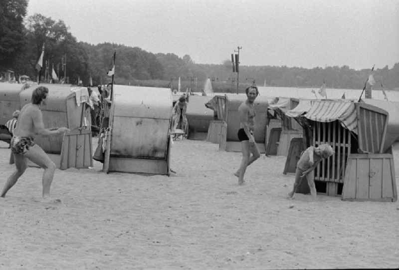 Bathers in the beach bath Mueggelsee in Berlin, the former capital of the GDR, German democratic republic
