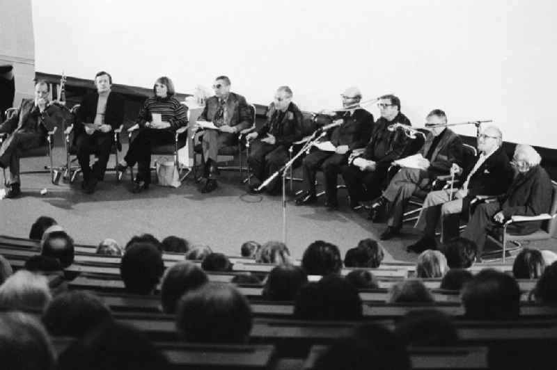 Plenary meeting under the title „Nevertheless, the rain does not flow upwards' of the academy of the arts to honour of Bertolt Brecht in Berlin, the former capital of the GDR, German democratic republic. To the auxiliaries belonged vice president Manfred Wekwerth (1929 - 2014), Gisela May (1924 - 2016), Ekkehard Schall (1930 - 2005), Arno Mohr (1910 - 2001), Alexander Abusch (19