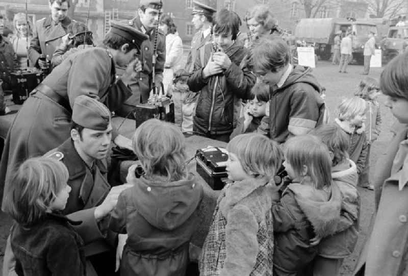 Young pioneers visit soldiers in the barracks of the awake regiment of 'Friedrich Engel' on the occasion of the day of the national national army (NVA) in Berlin, the former capital of the GDR, German democratic republic